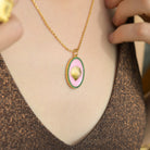 Collier médaille femme – symbole de protection – émail coloré Aurage